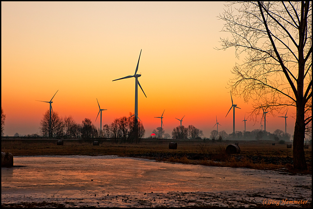 Windkrafträder - moderne Idylle