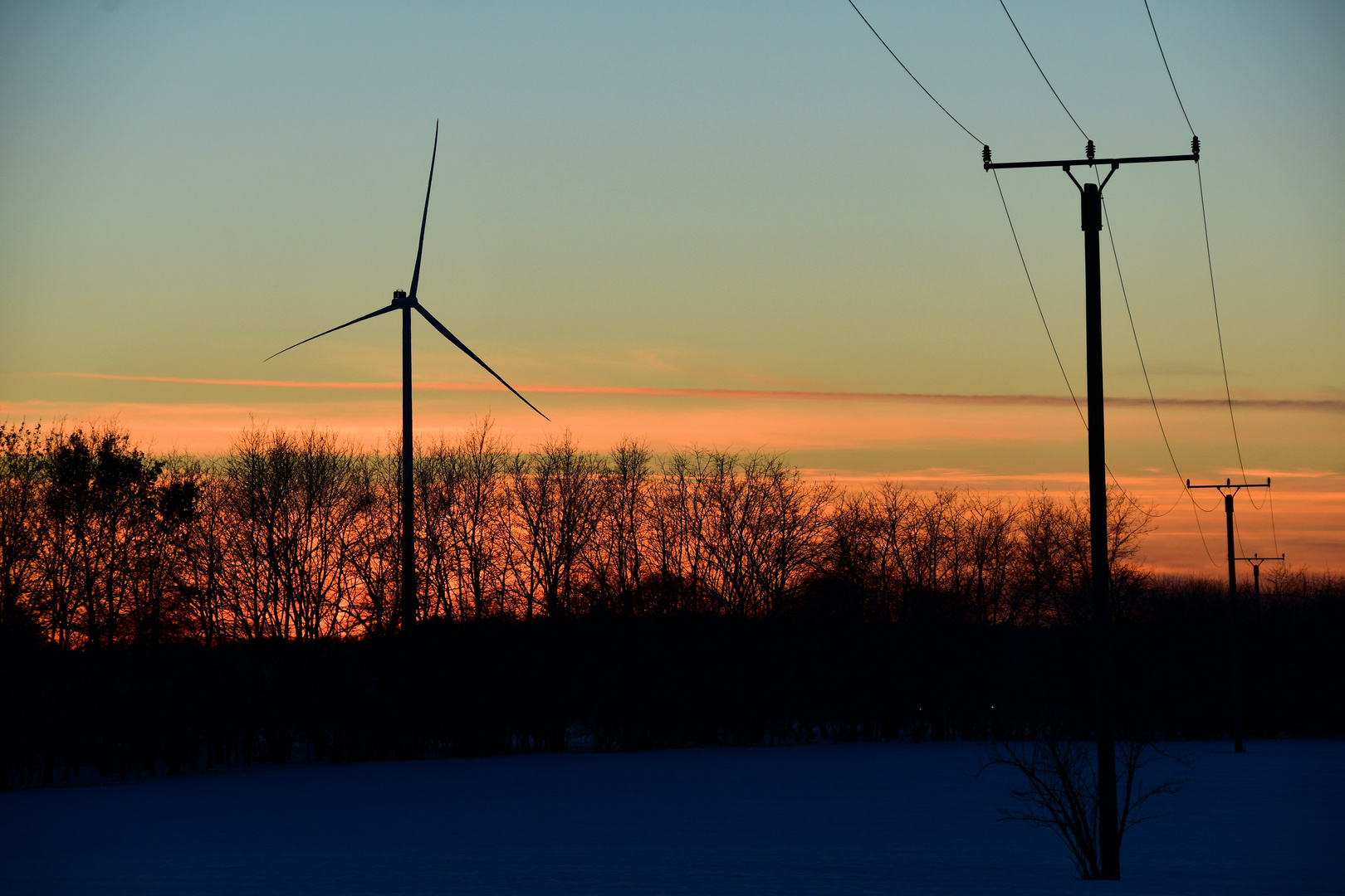 Windkraftwerk im Sonnenuntergang