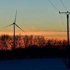 Windkraftwerk im Sonnenuntergang