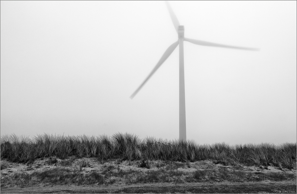 Windmolen in de mist