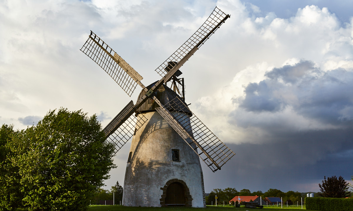 Windmühle "Auf der Höchte" (Hille, Kreis Minden-Lübbecke) bei Regenstimmung