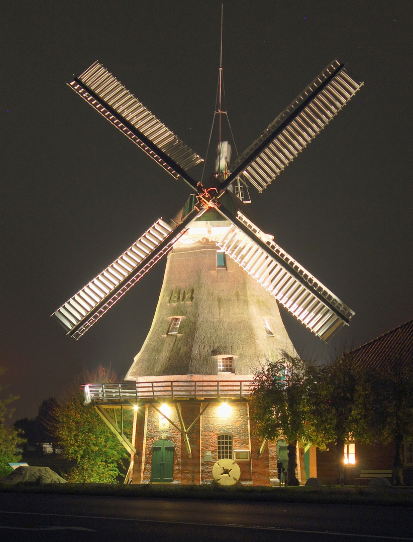 Windmühle bei Nacht