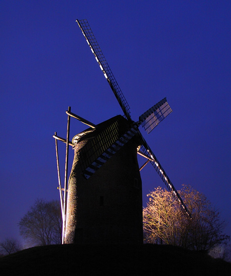 Windmühle bei Nacht