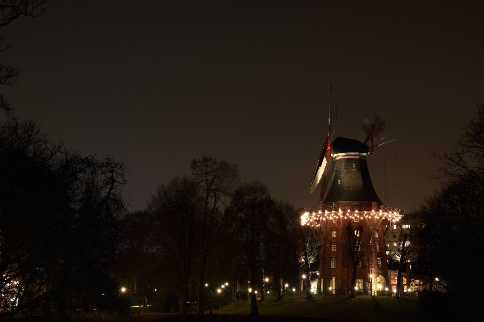 Windmühle bei Nacht