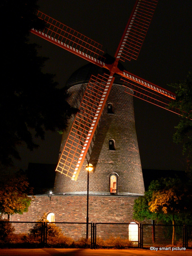 Windmühle bei Nacht