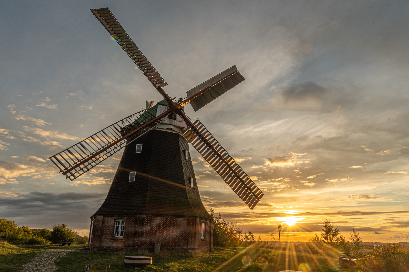 Windmühle bei Sonnenuntergang 