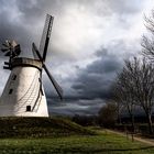 Windmühle bei Wind und Wetter