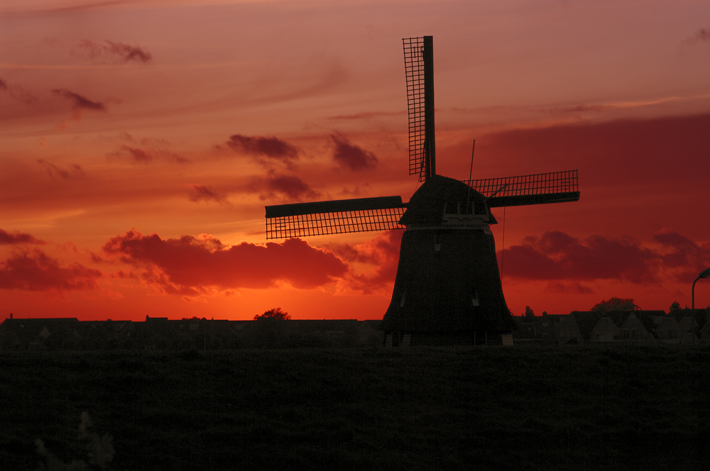 Windmühle im Abendrot