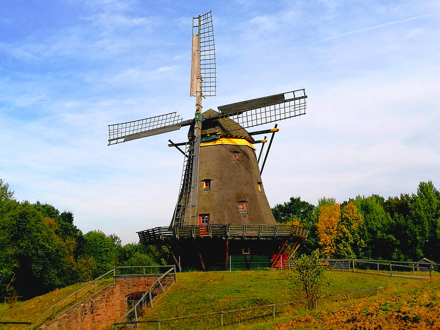 Windmühle im Herbst