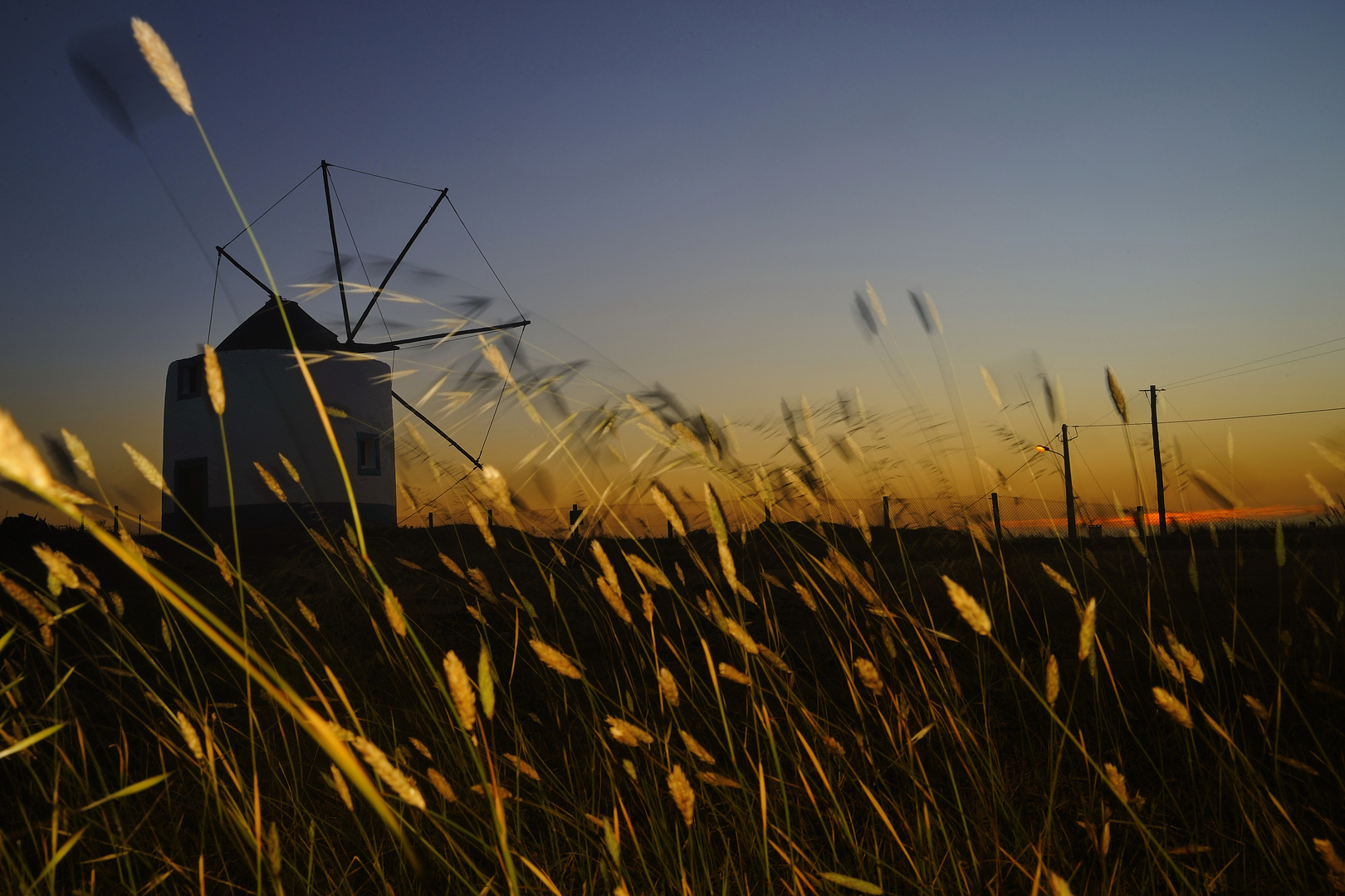 Windmühle im Sonnenuntergang