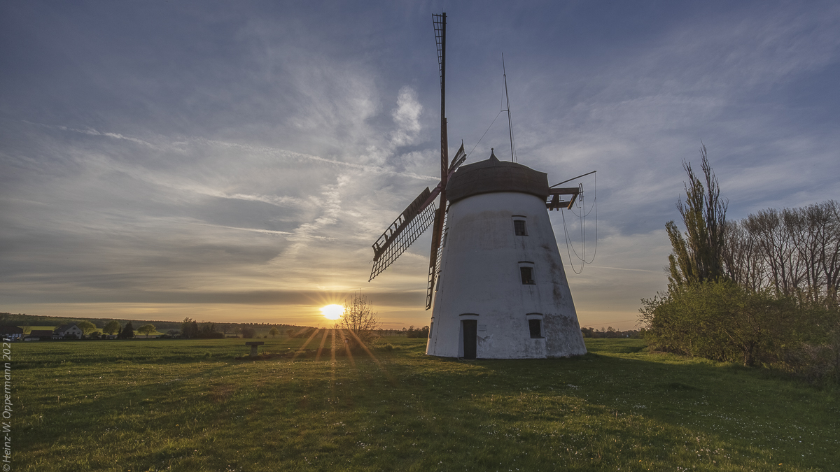 Windmühle im Sonnenuntergang