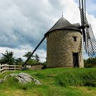 Windmühle in den Wolken - Bretagne (F)