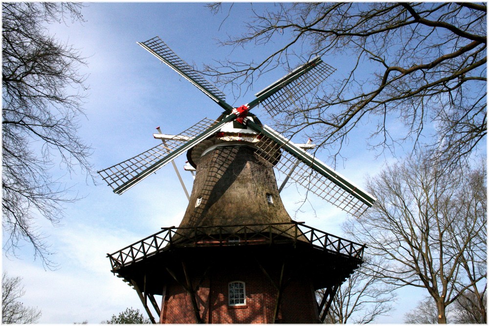 Windmühle in der Frühlingsluft