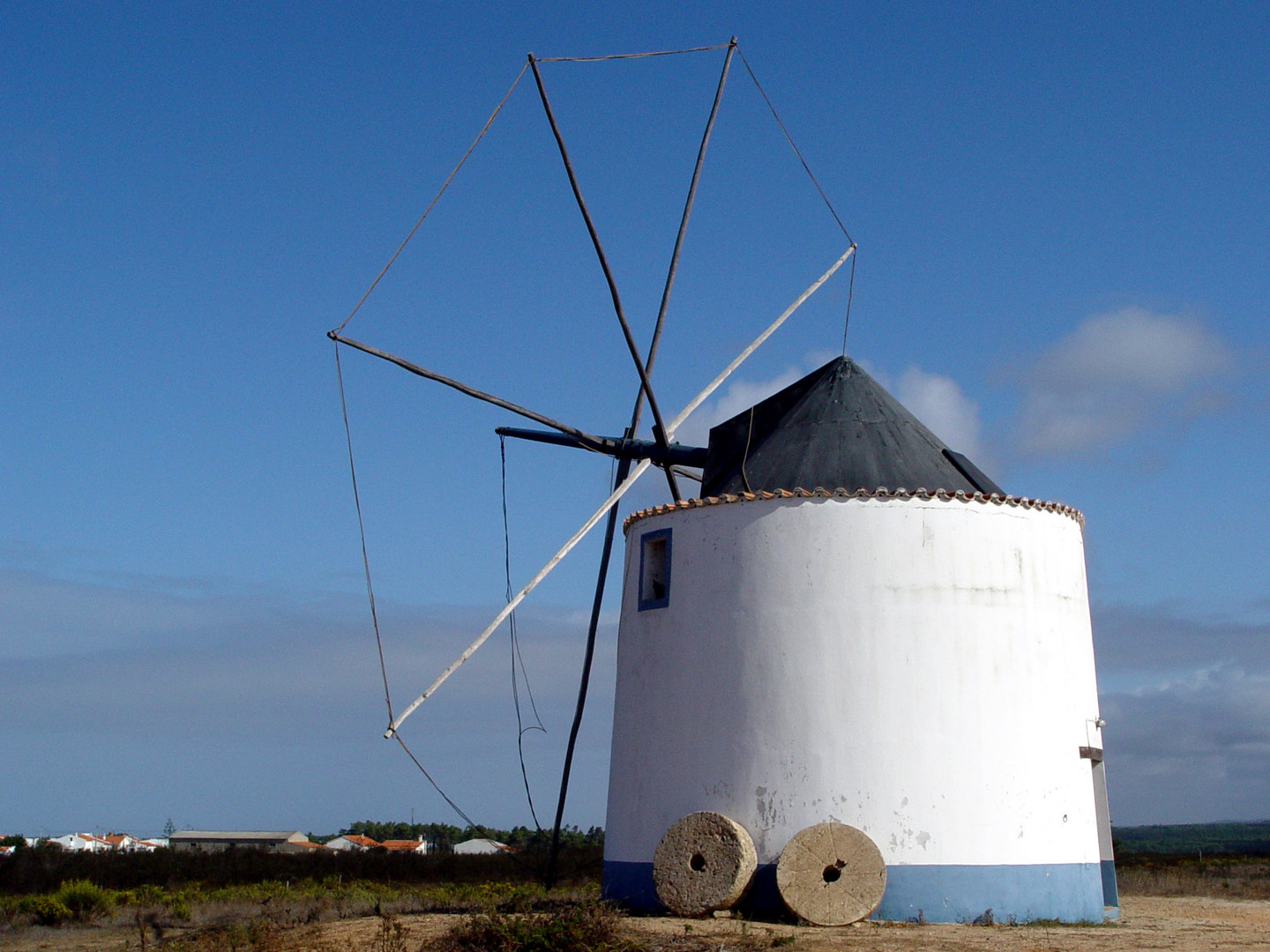 Windmühle in Portugal, auf dem Weg zur Algarve