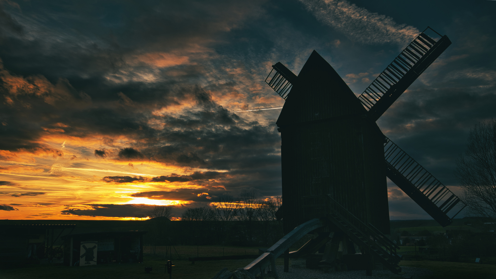 Windmühle mit Sonnenuntergang