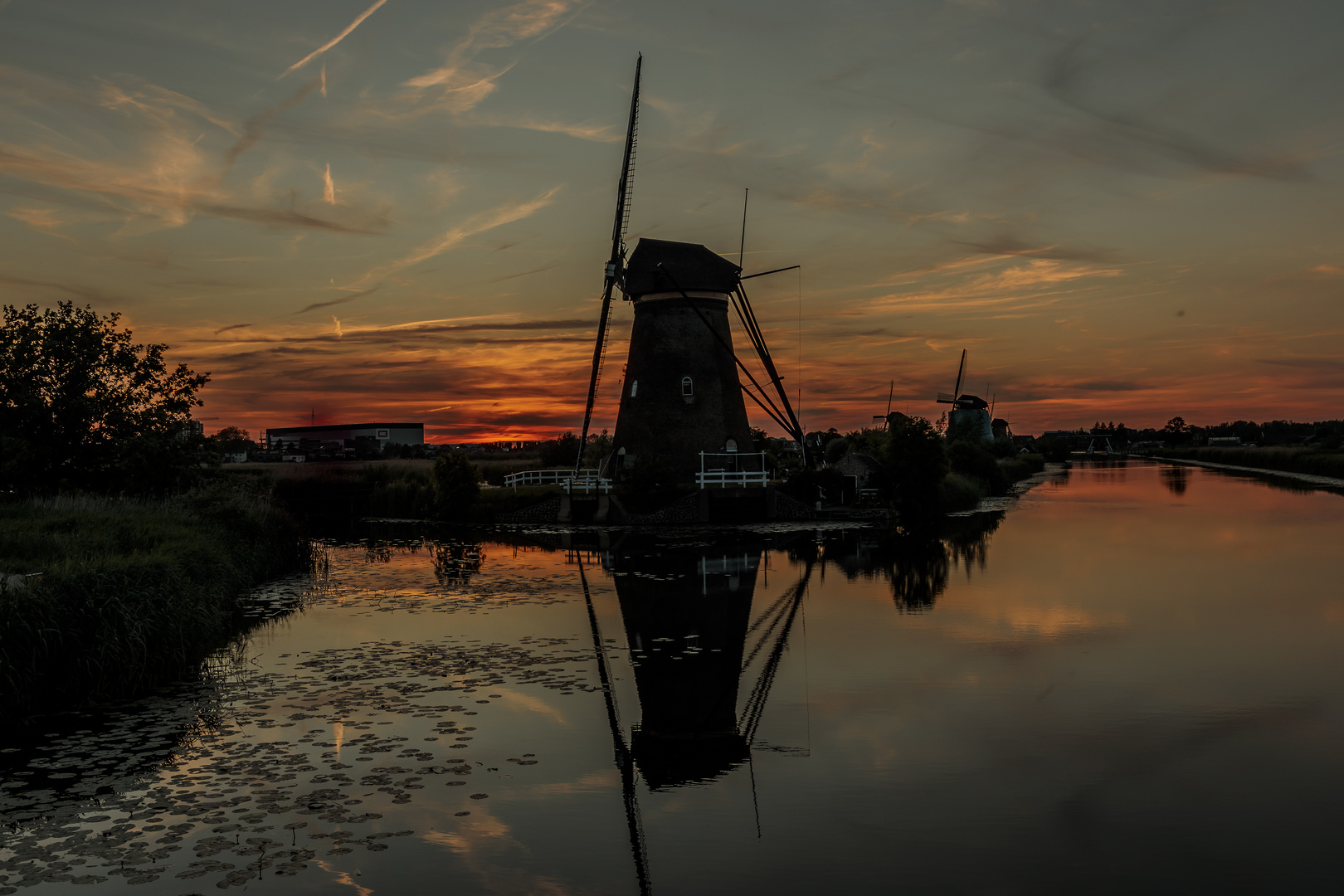 Windmühlen im Sonnenuntergang