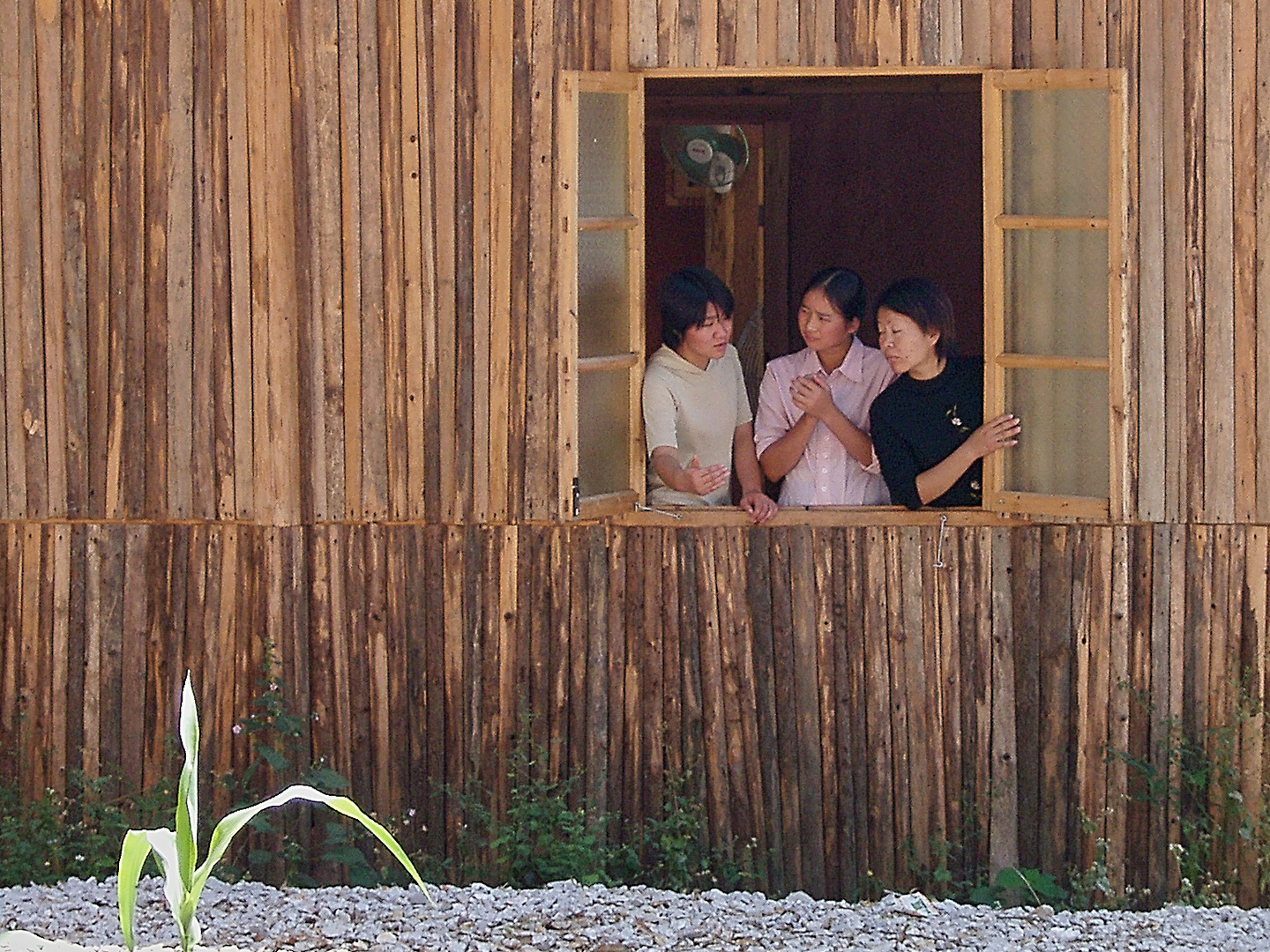 Window talk, Guilin Area, 2002