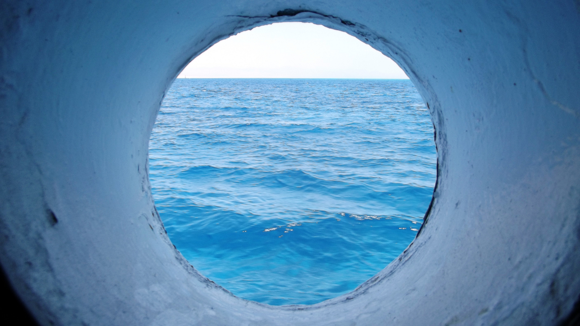 window towards the sea