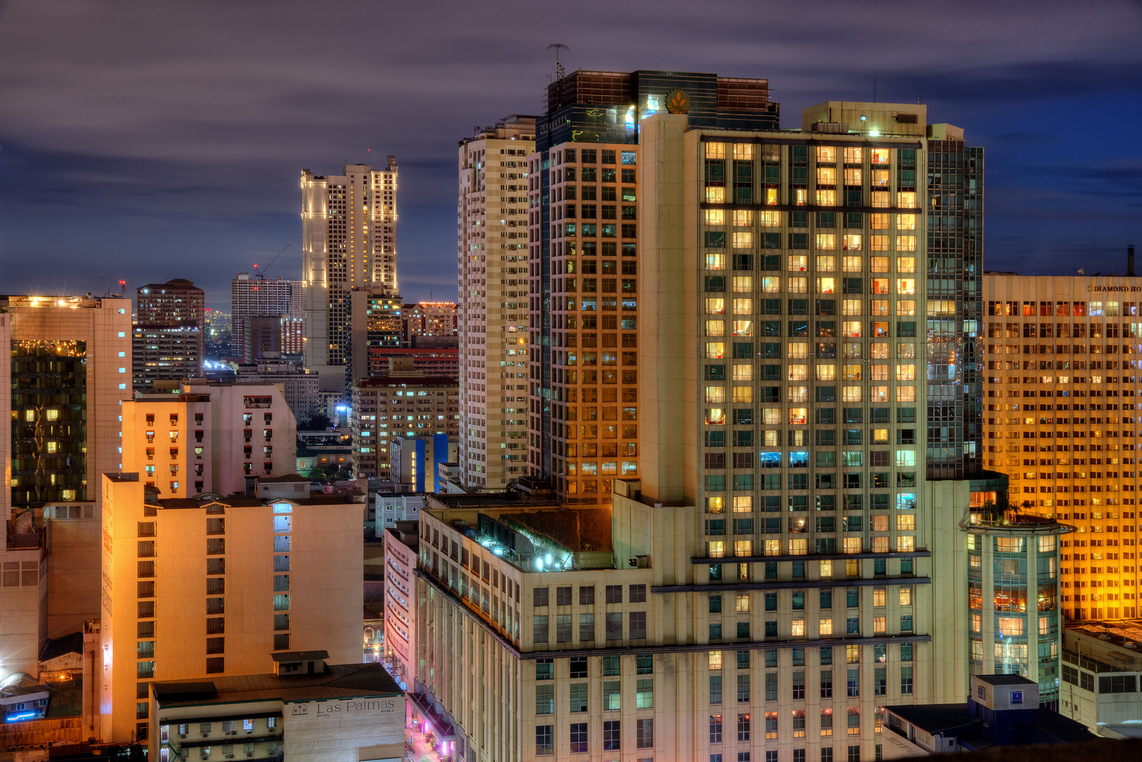 Windows 2017 ... Beleuchtete Fenster in Manila 