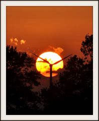 Windrad im Sonnenuntergang