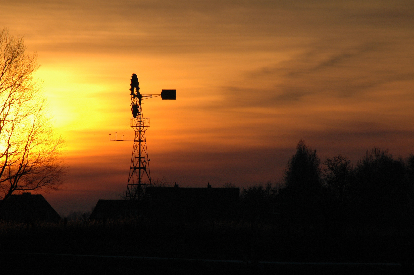 Windrad im Sonnenuntergang