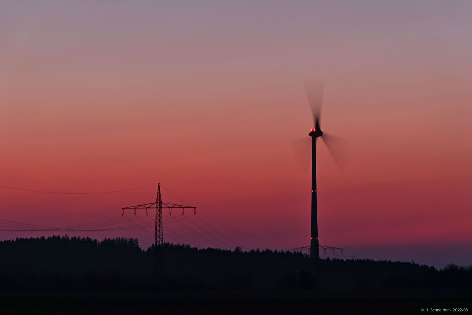 Windrad nach Sonnenuntergang