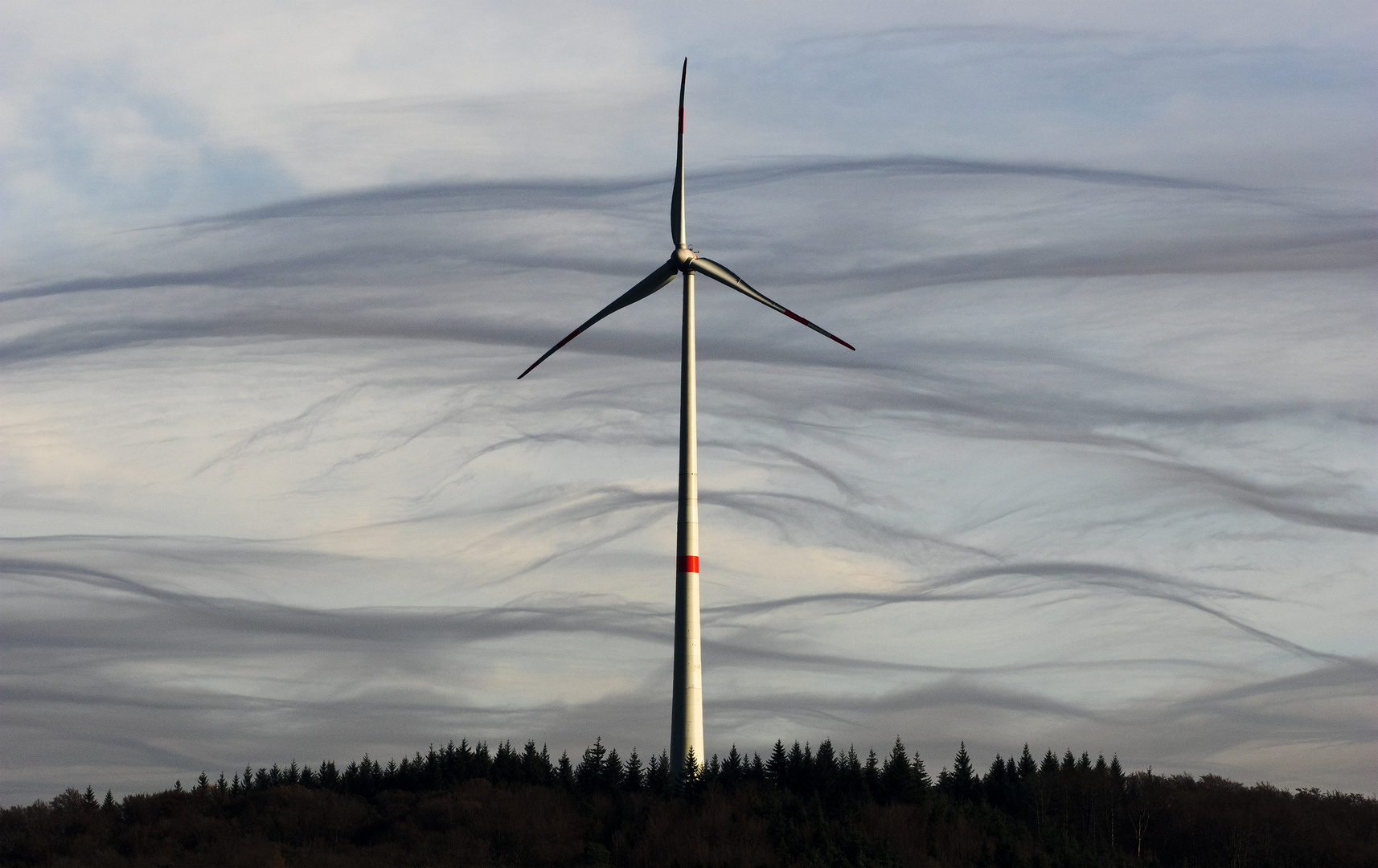 Windrad schlägt Wellen