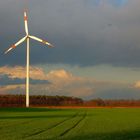 Windrad vor dem Sturm