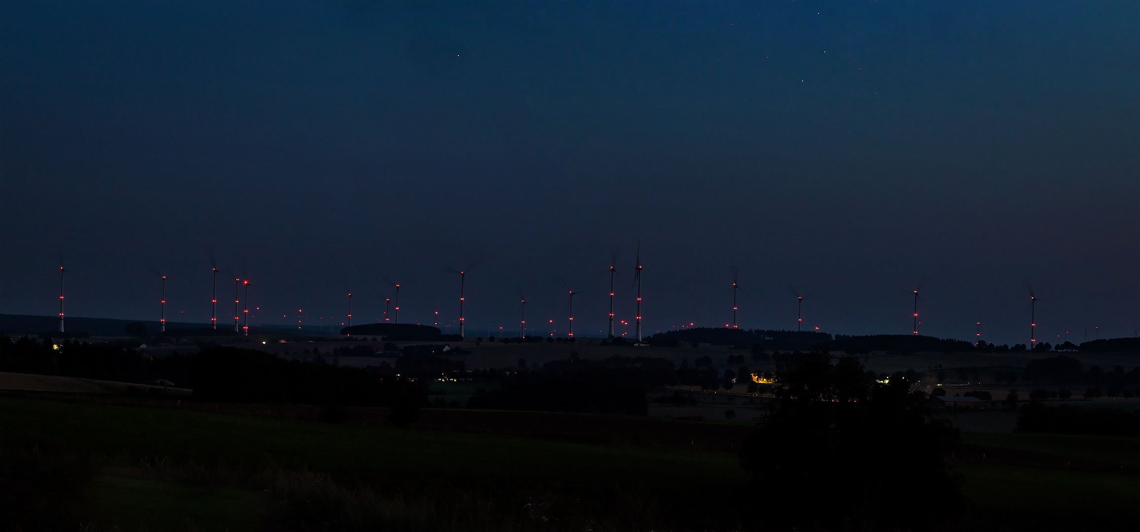 Windräder am Abend