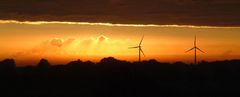 Windräder am Abend