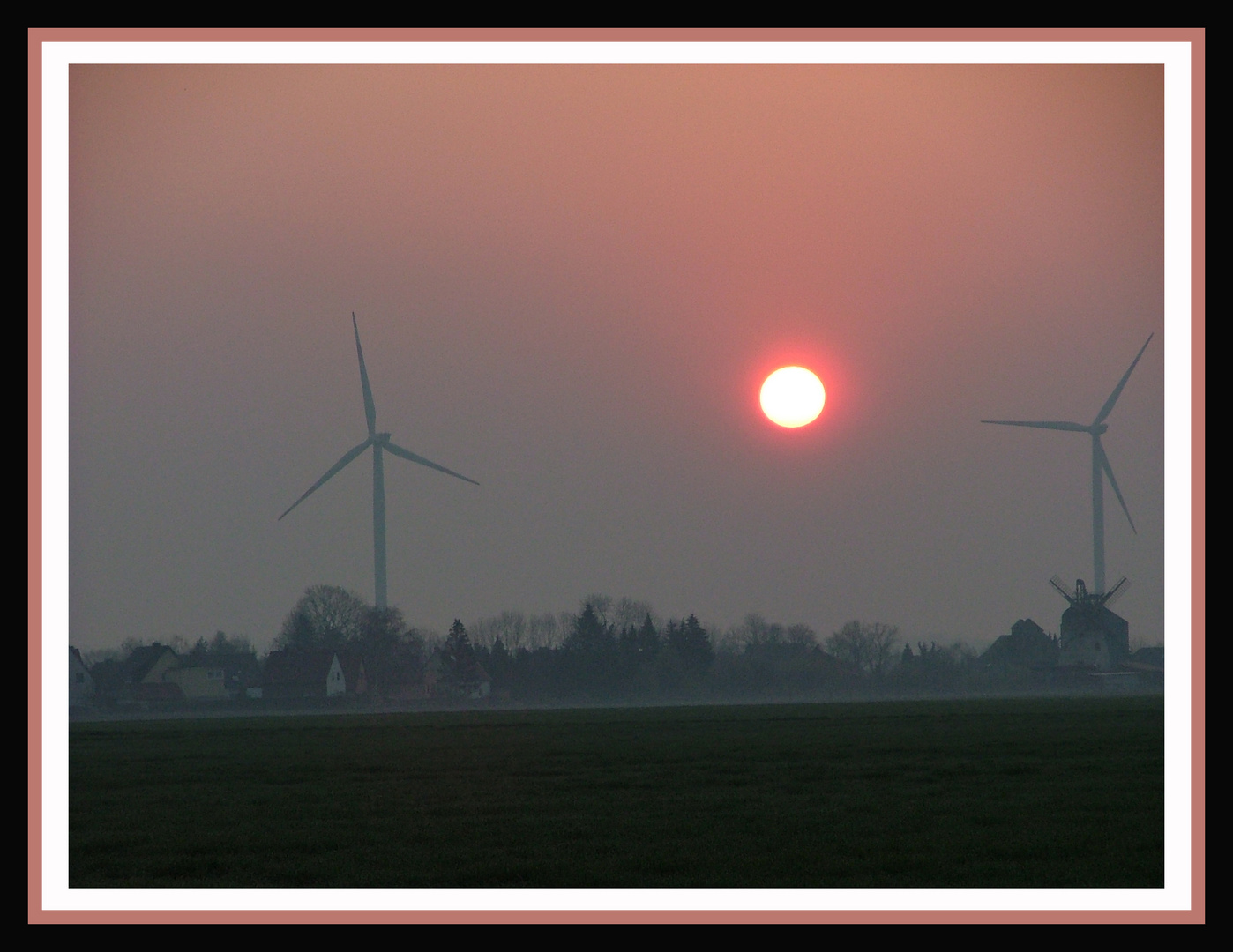 Windräder am Dorf