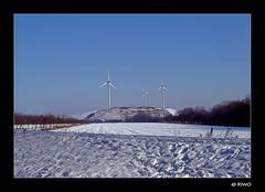 Windräder am ehemaligen Müllberg....