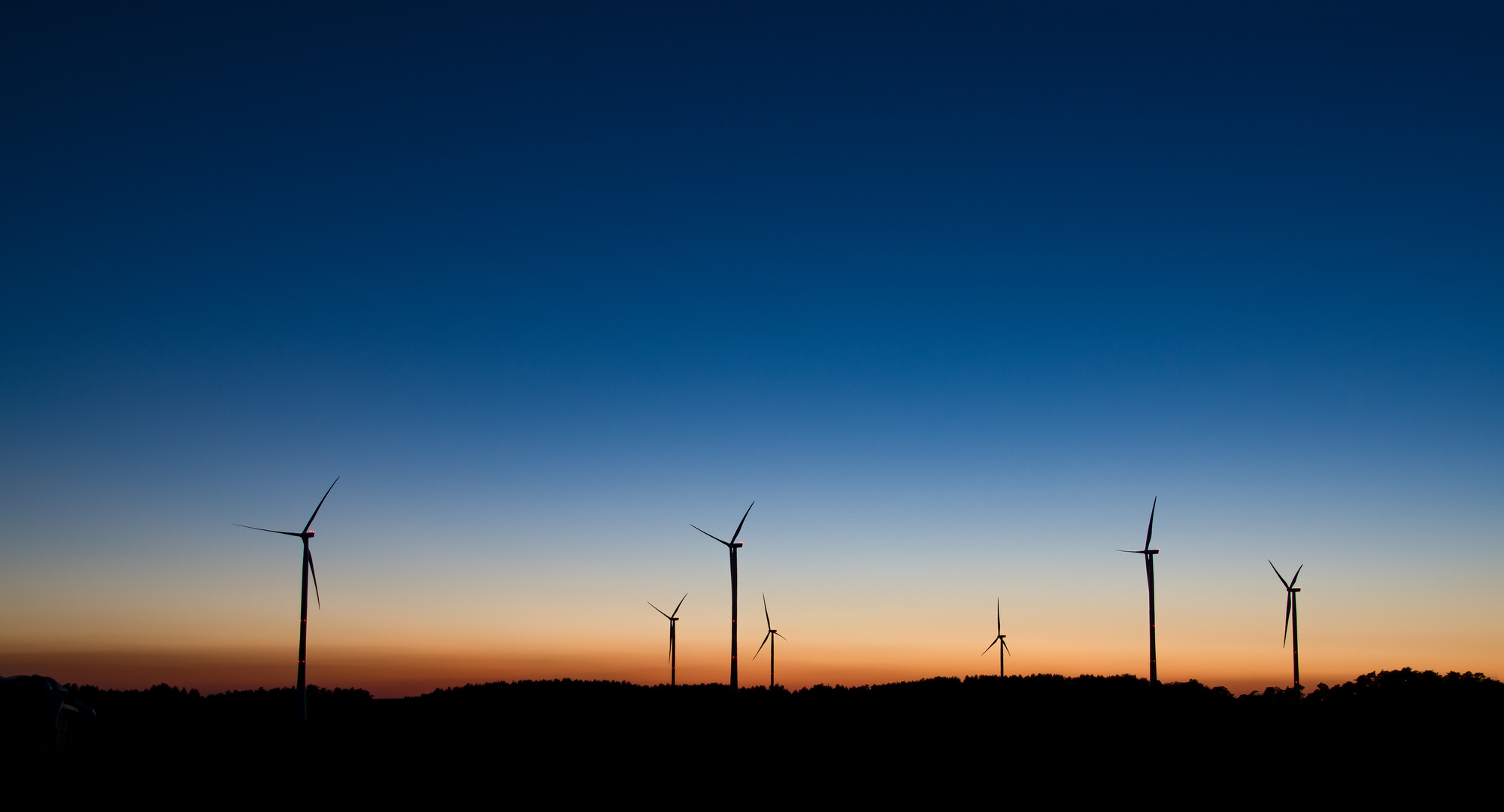 Windräder bei Sonnenuntergang