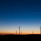 Windräder bei Sonnenuntergang