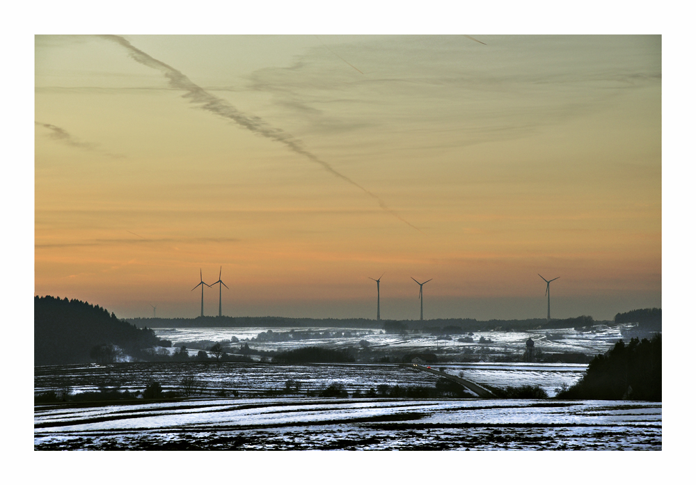 Windräder im Abendlicht