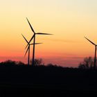 Windräder im Himmelsfeuer