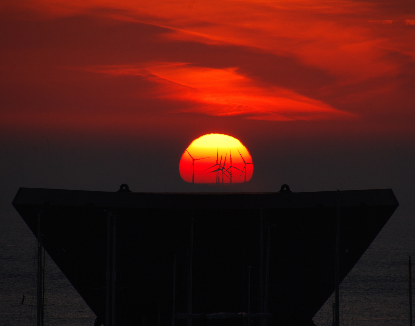 Windräder im Sonnenaufgang