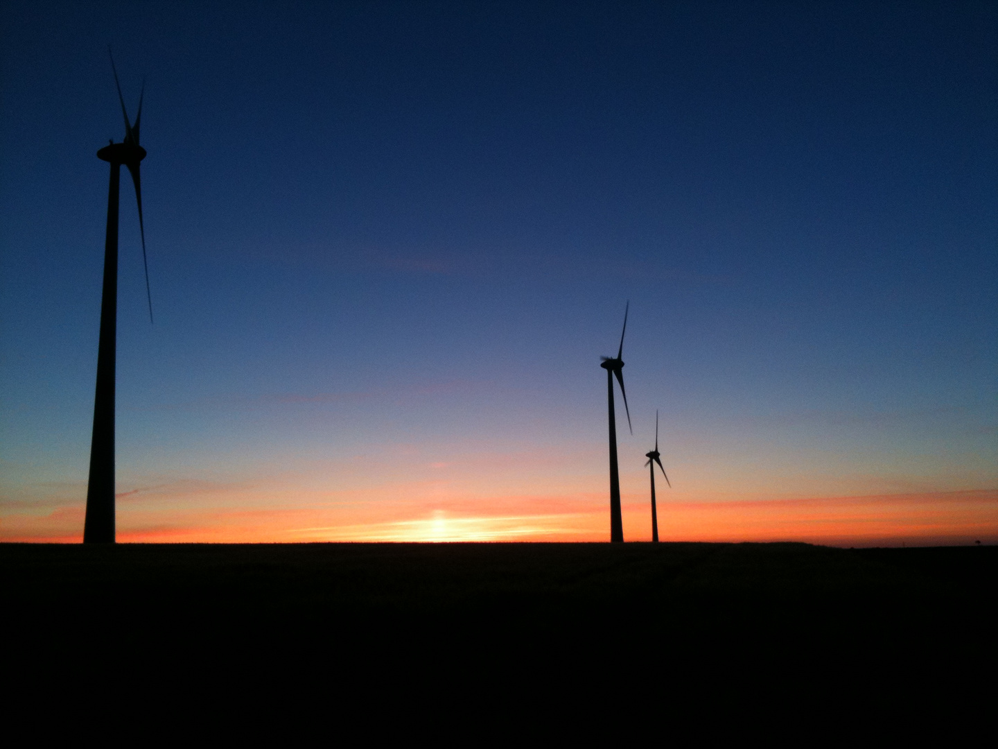 Windräder im Sonnenuntergang