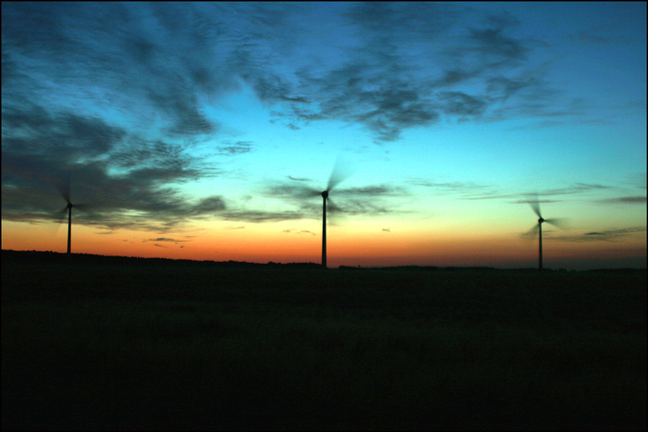 Windräder im Sonnenuntergang