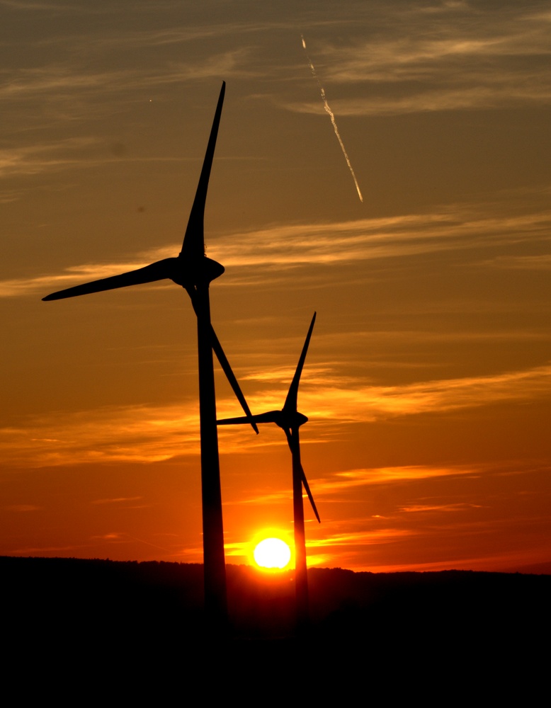 Windräder im Sonnenuntergang