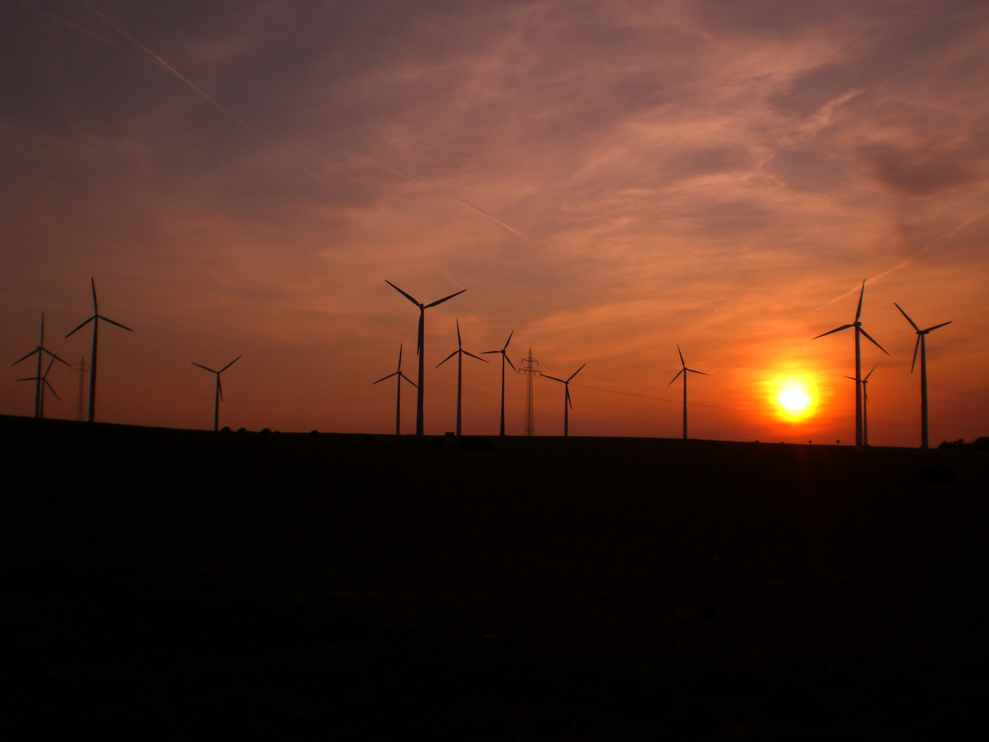 Windräder im Sonnenuntergang