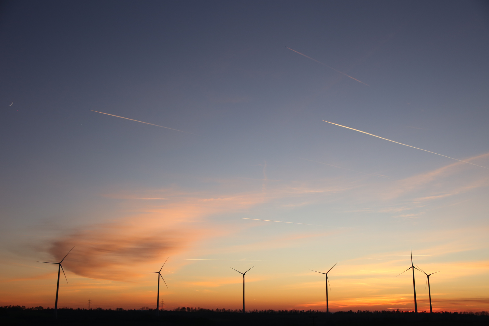 Windräder im Sonnenuntergang