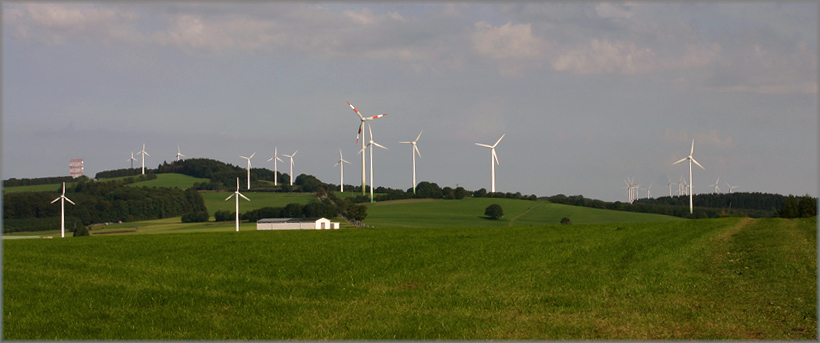 Windräder über dem Westerwald