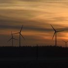 Windräder und Sonnenaufgang