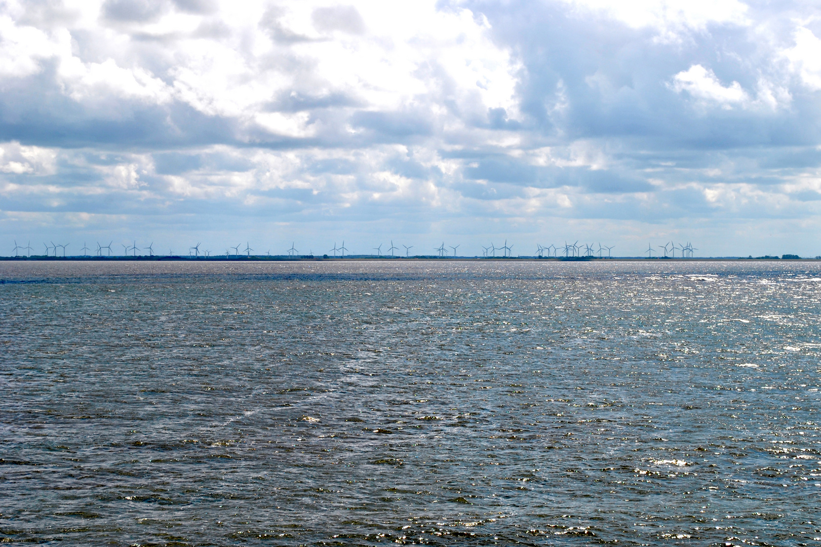 Windräder vor Norderney