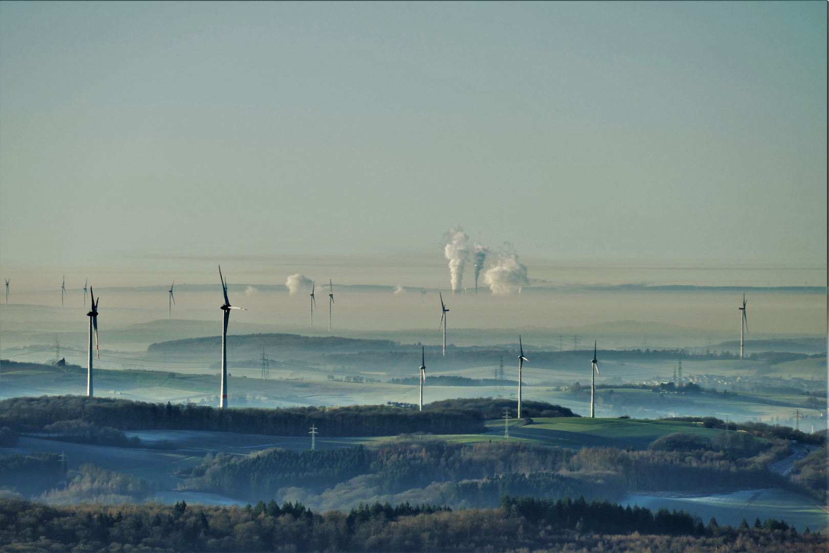 Windräder vs Steinkohlekraftwerk