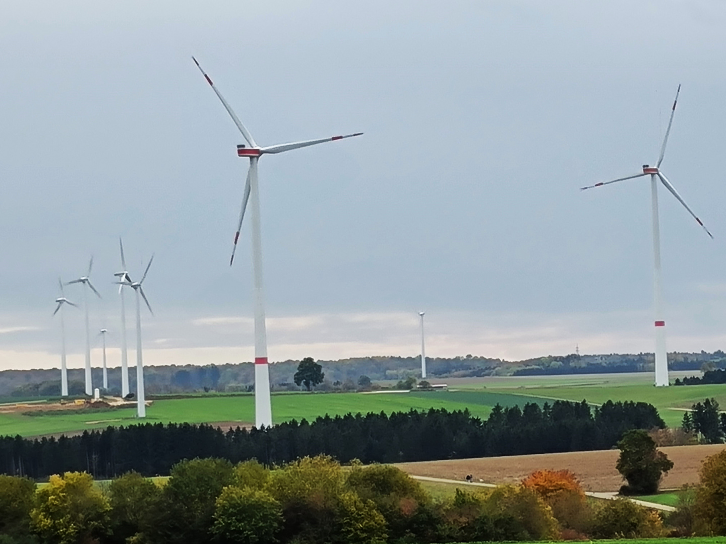 Windräderansammlung auf der Schwäbischen Alb