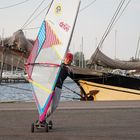 Windskater am Stadthafen in Rostock