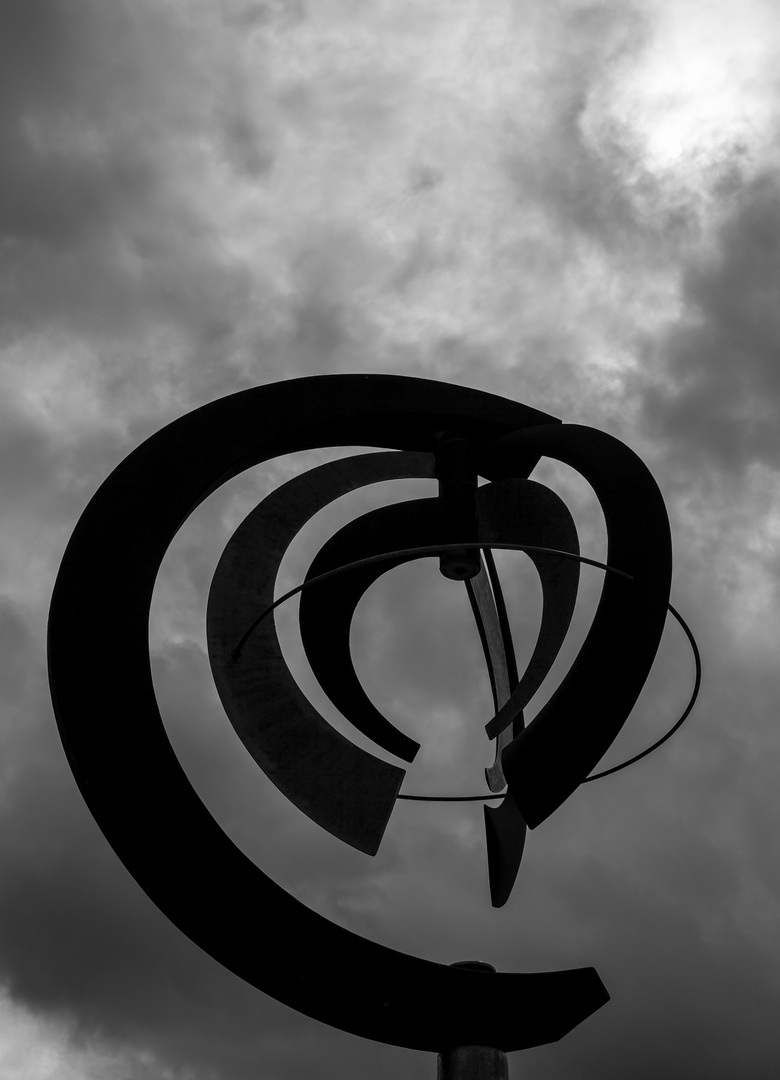 Windspiel an der Promenade in Warnemünde