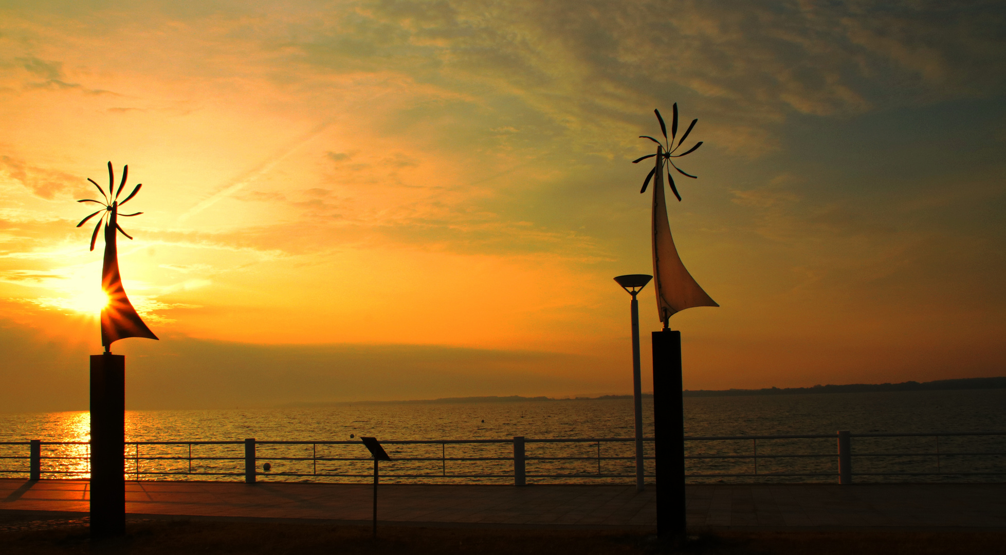 Windspiele bei Sonnenaufgang